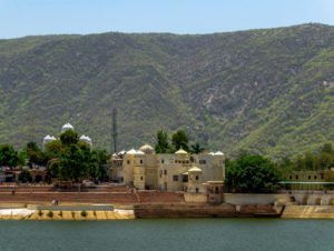 Taxi in udaipur